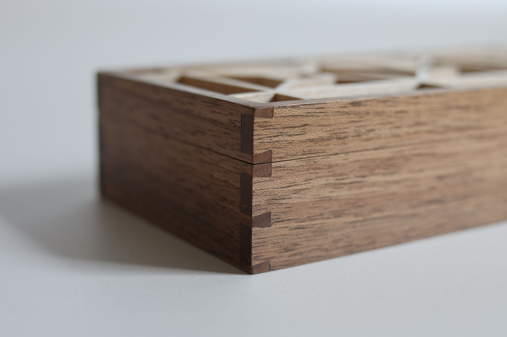 handmade pencil box kumiko pattern walnut wood ash sycamore dovetail detail